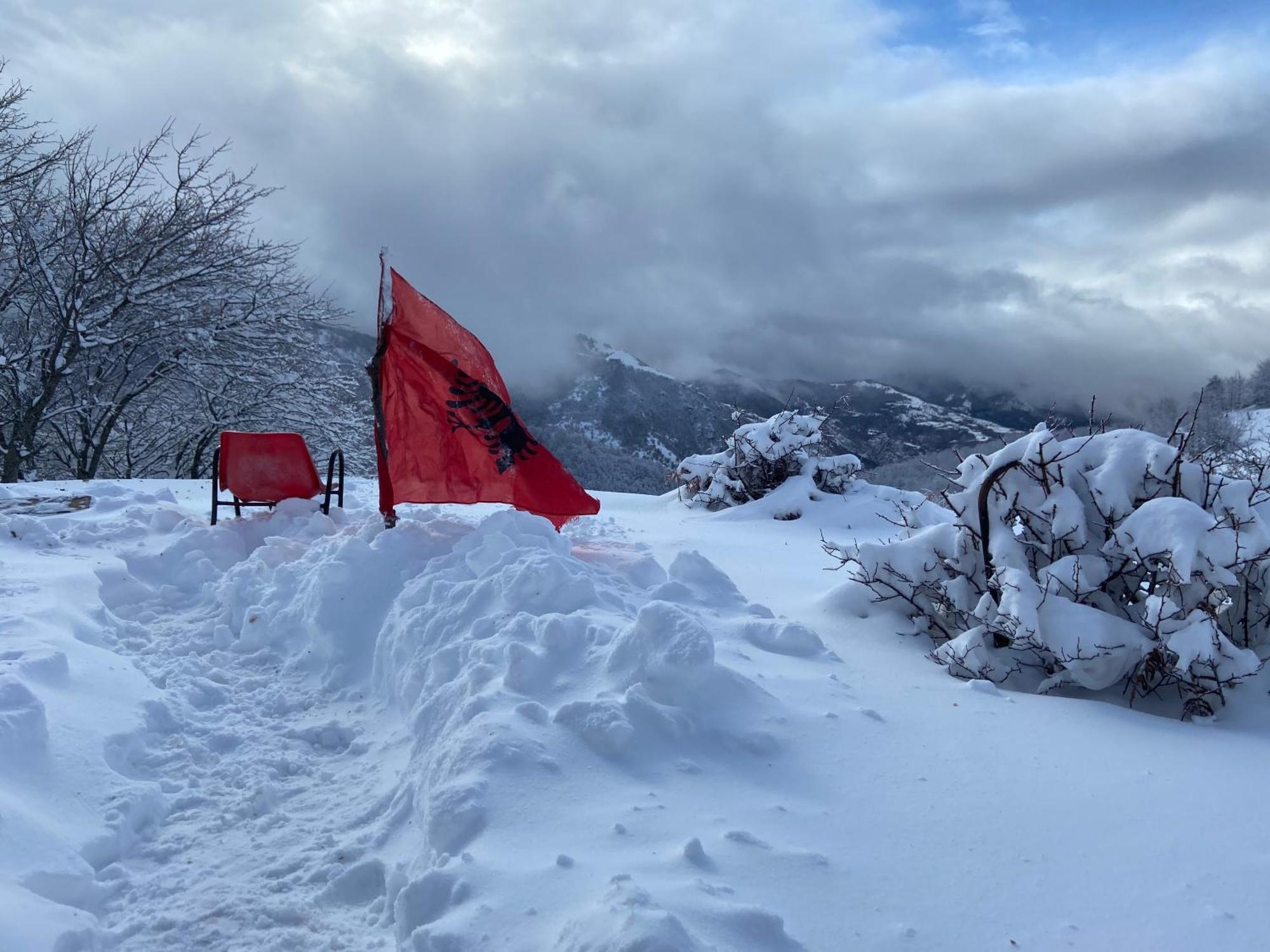 Camping Shengjergj Hotel Tirana Buitenkant foto