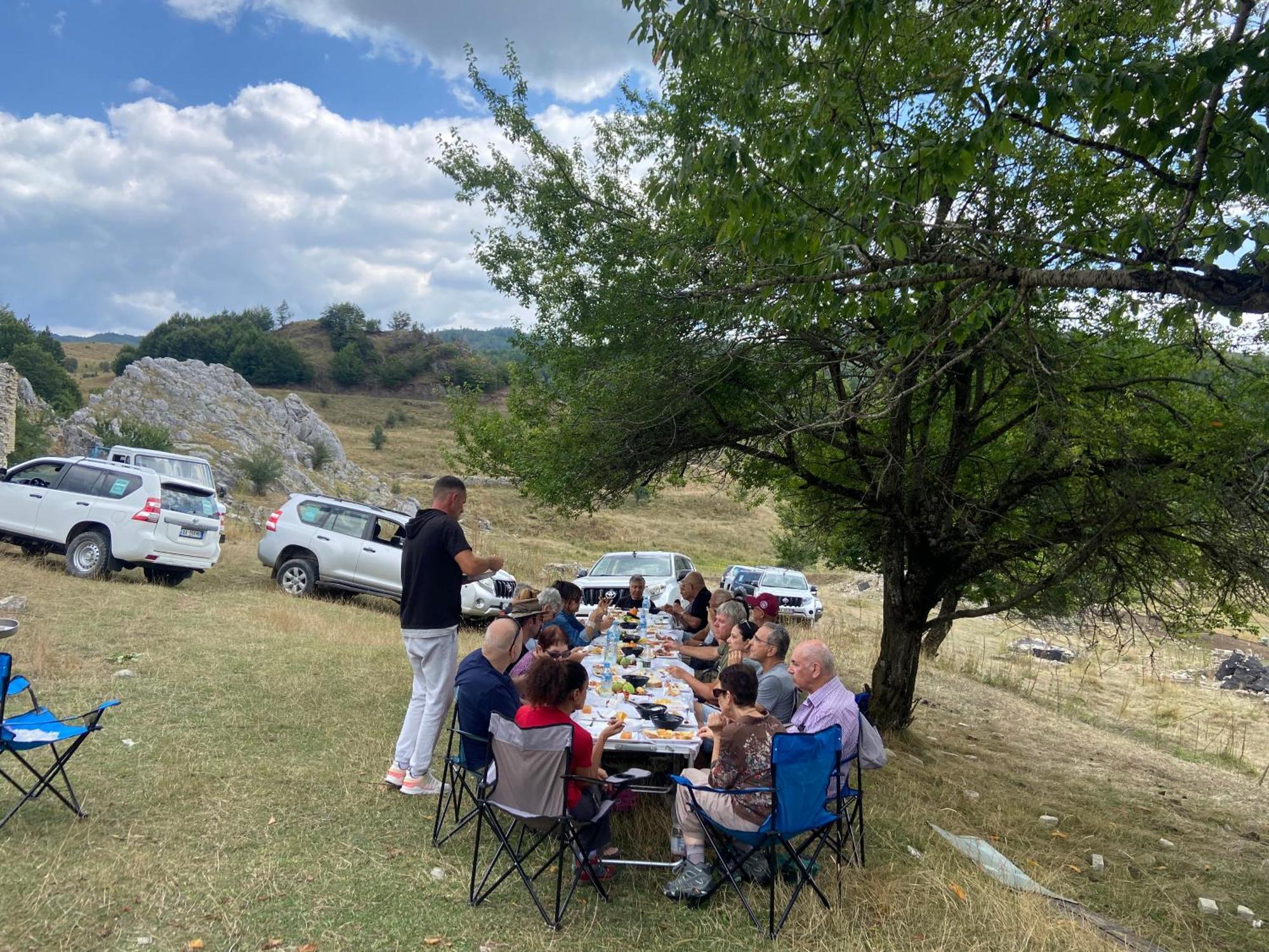 Camping Shengjergj Hotel Tirana Buitenkant foto